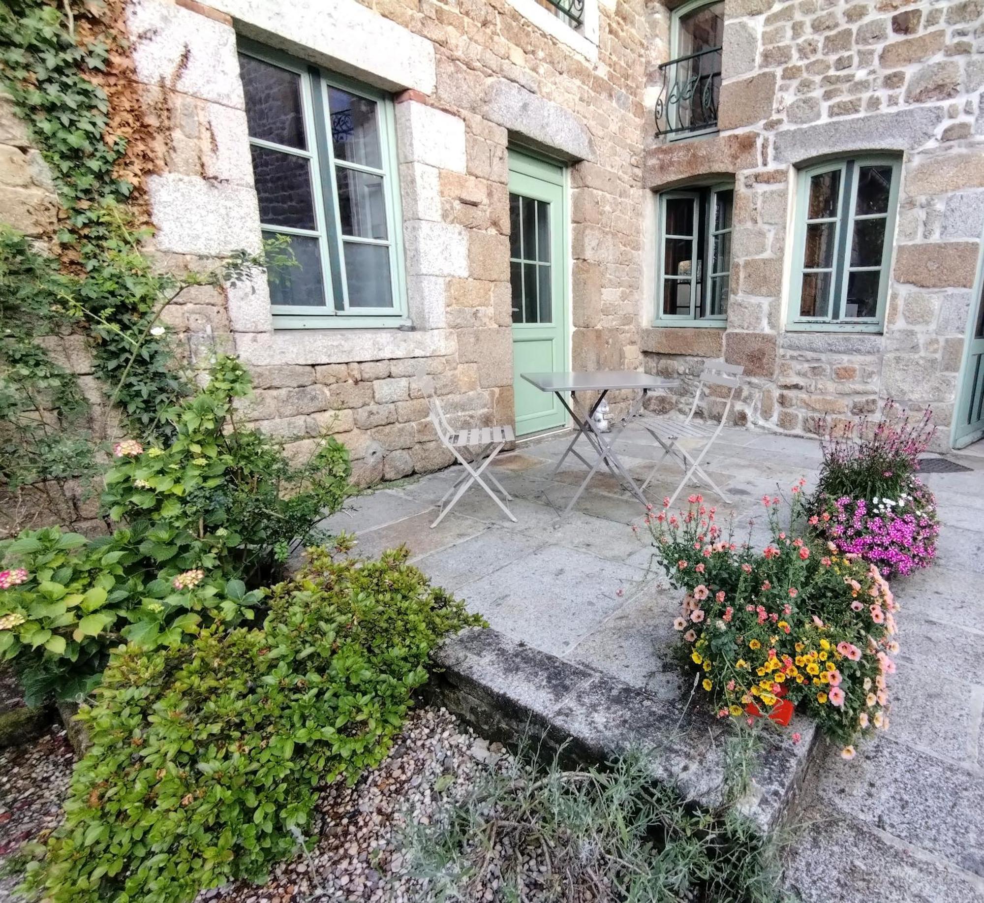 Le Cheval Blanc Hotel Carrouges Exterior foto